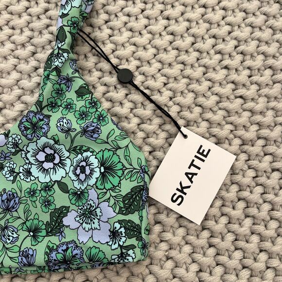 Skatie• ‘Maya’ Bikini Top in CARDIFF - Picture 7 of 10